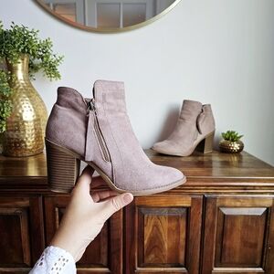 TRENDSup Collection Tan Ankle Chunky Stacked Heeled Booties Side Zipper Suede, 8
